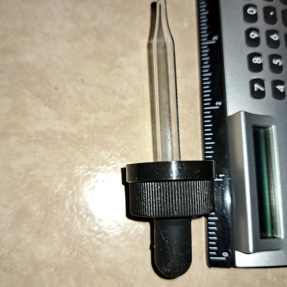 Appx 100-150 new dropper lids - Picture 4 of 4